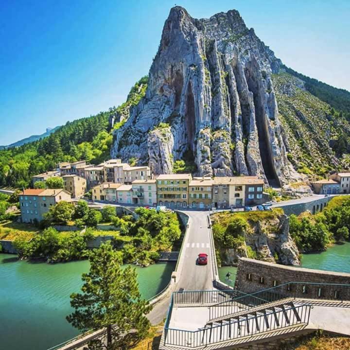 Au Paradis Des Grillons Espinasses Екстериор снимка