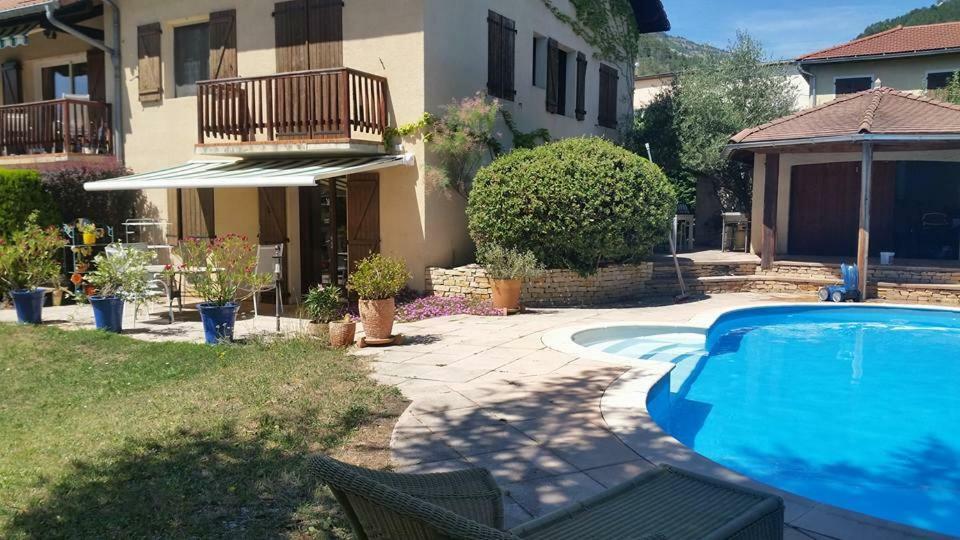 Au Paradis Des Grillons Espinasses Екстериор снимка