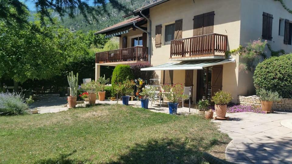 Au Paradis Des Grillons Espinasses Екстериор снимка