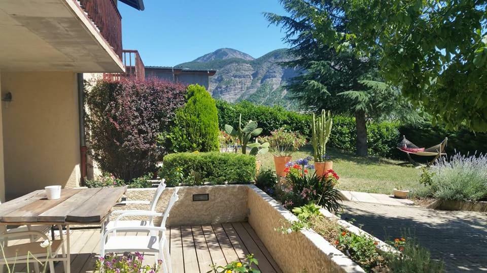 Au Paradis Des Grillons Espinasses Екстериор снимка